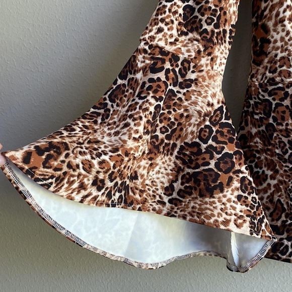 Venus Animal Print Leopard Bell Sleeve Top Blouse size XS - Picture 2 of 7